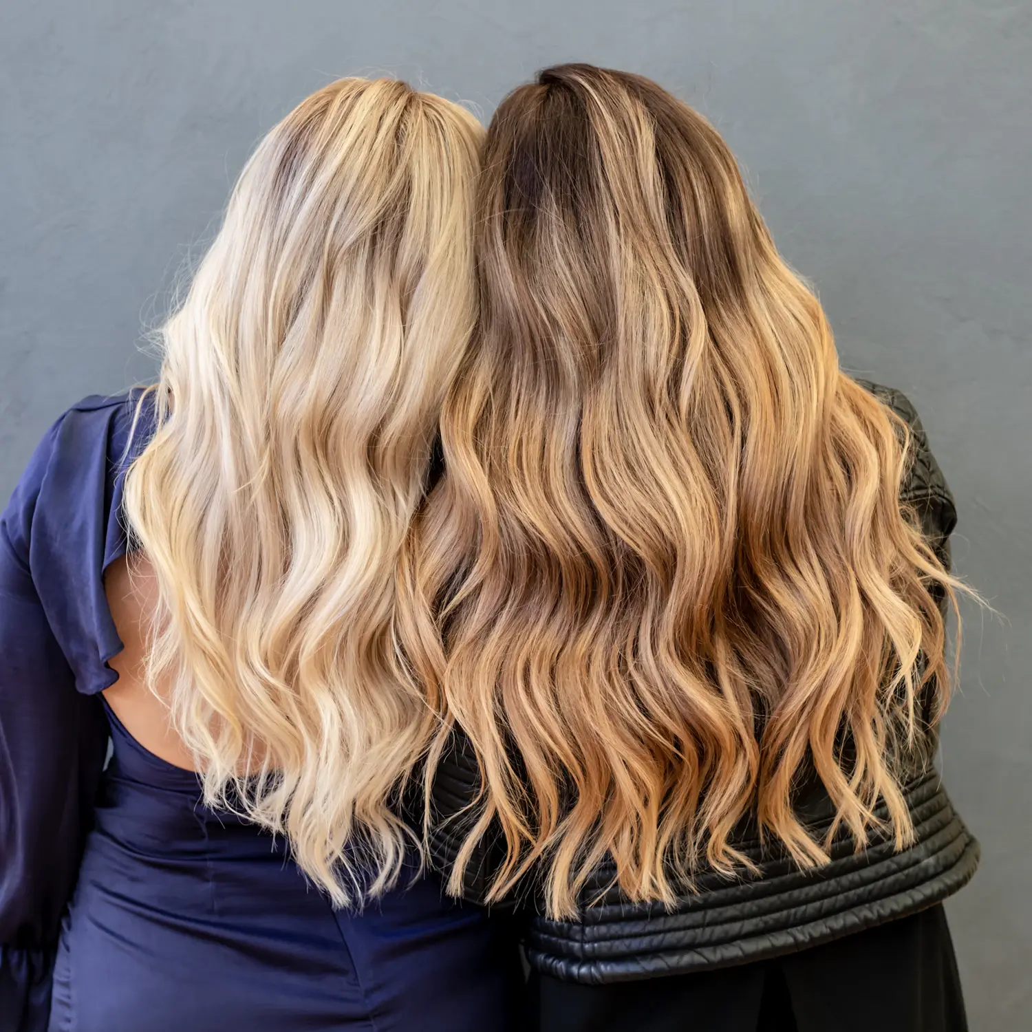 Two guests with multi-tonal blonde and bronde waves